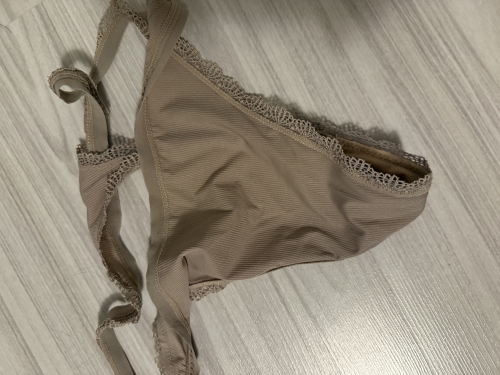 Szexi csipkés bézs tanga