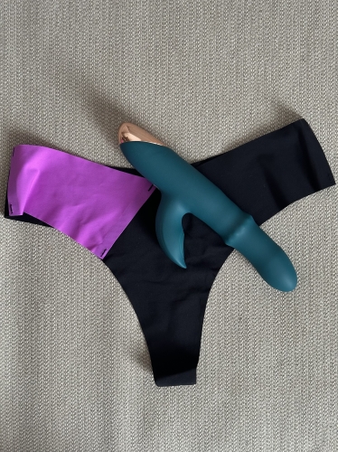 Lila-fekete Love tanga