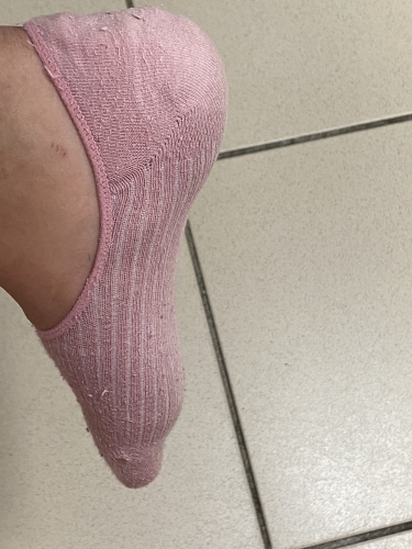 12 órás munka közben viselt zokni