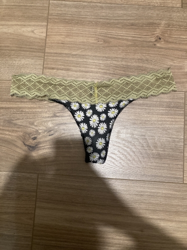 Fekete csipkés pamut brazil tanga bugyi egy napot viselt