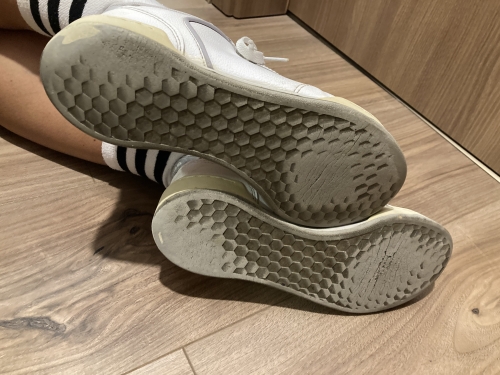 Fehér Adidas sportcipő
