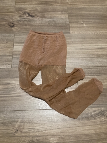 Áttetsző vékony nejlon harisnya egy napot viselt