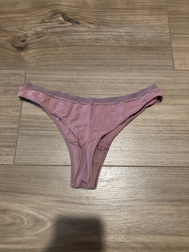 Ma viselt finom masztis rózsaszín bugyi