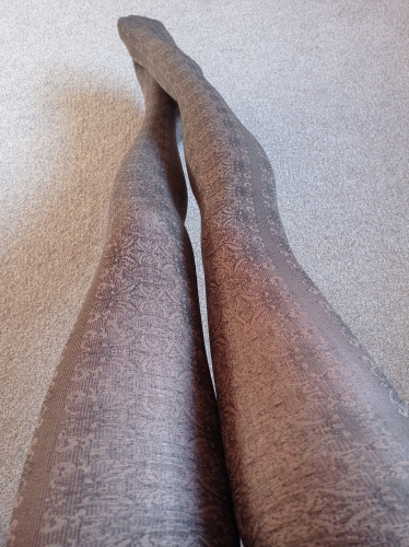 Barna csipke mintás harisnya