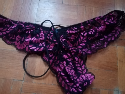 Fekete-pink csipketanga