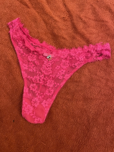 Rózsaszín csipkés tanga