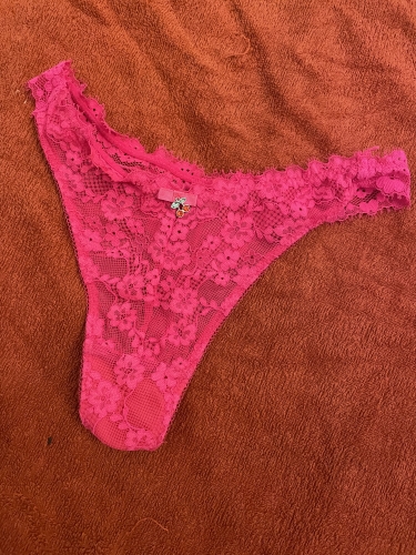 Rózsaszín csipkés tanga