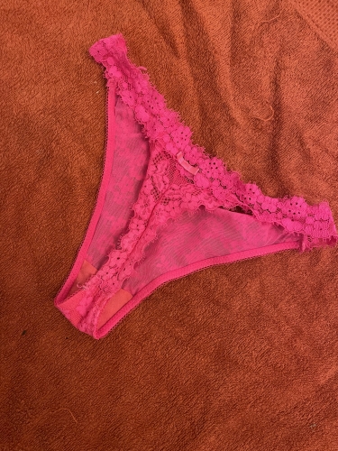 Rózsaszín csipkés tanga