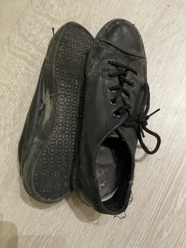 Eszméletlen koszos cipő